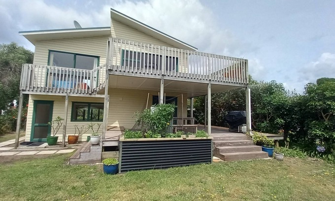 Taupo Bay House | Seas The Day - Taupo Bay