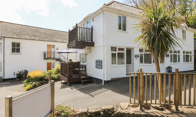 Porthcurno Cottage | SEASCAPE, country holiday cottage, with a garden in Porthcurno