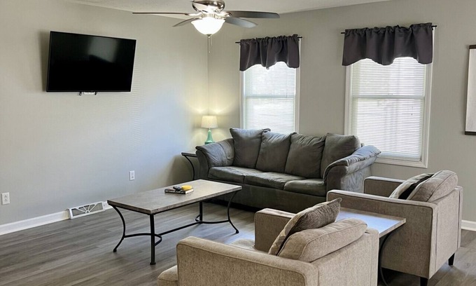 Geneva-on-the-Lake Apartment | Seascape Townhome #69- Sunset Vacation Rentals