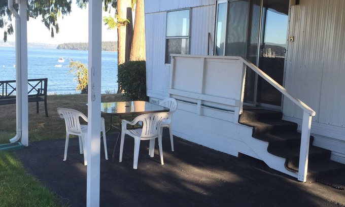 Manchester House | Seashore Rental with Beach Access and Panoramic Sound View