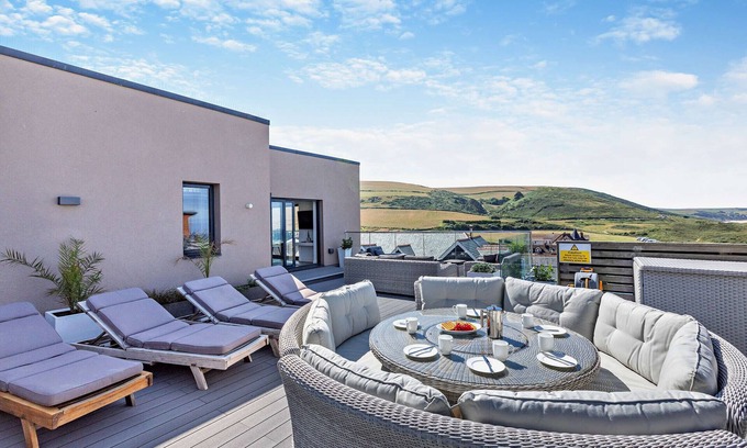 Mortehoe Apartment | Seashore -W18 - Three Bedroom Apartment, Sleeps 6