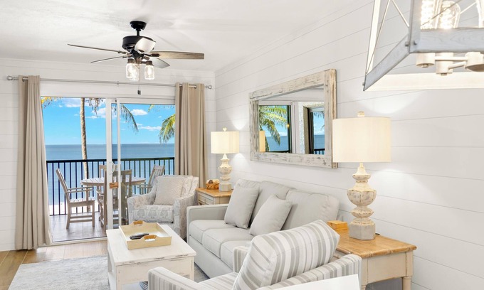 Mid Island Condo | Seaside 206 | Gulf-Front Condo w/Views & Beach Access