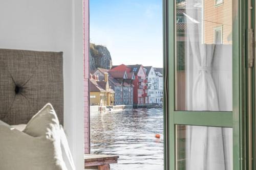 Sandviken Apartment | Seaside Apt. Catch Crabs from Your Bedroom Window!