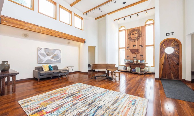 El Granada House | Seaside Art Gallery Loft: Inspire Your Creativity with Breathtaking Views!