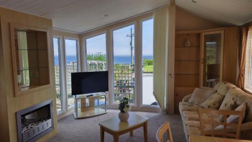 Curragh Ski Chalet | Seaside chalet in Ardmore with breathtaking views
