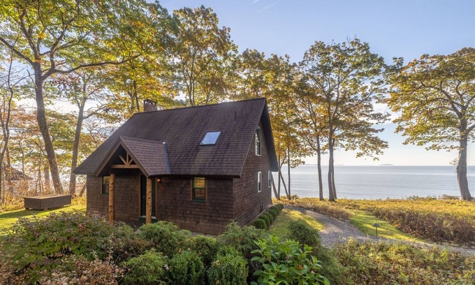 Lincolnville Cottage | SEASIDE COTTAGE- LOON- Town of Lincolnville