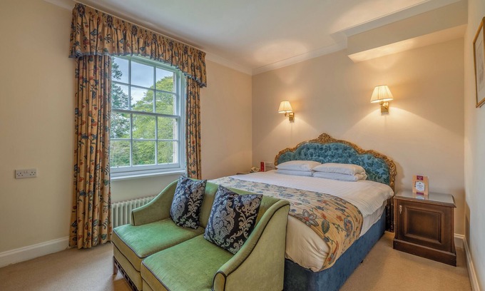 Nairn Hotel | Seaside Elegance Near Inverness—Golf, Castles & Comfort Await