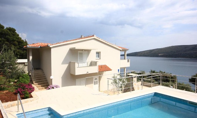 Poljica House | Seaside family friendly house with a swimming pool Poljica, Trogir - 8661