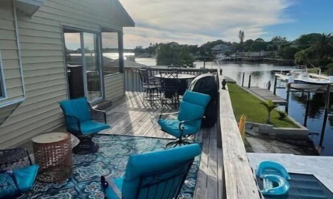 Marthas Vineyard House | “Seaside Gem” 3 Bdrm 2 Bath Pool Home 4.9 STARS!