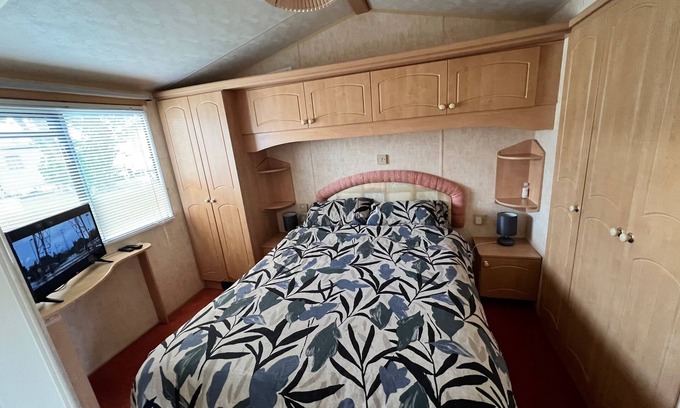 Colchester Cabin | Seaside Getaway Your Ultimate Island Retreat