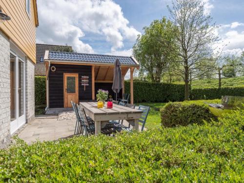 Wemeldinge House | Seaside Holiday Home with Sauna