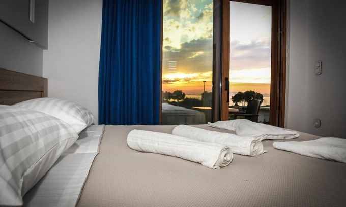 Petaloudes Apartment | Seaside Luxury Apartments Kremasti