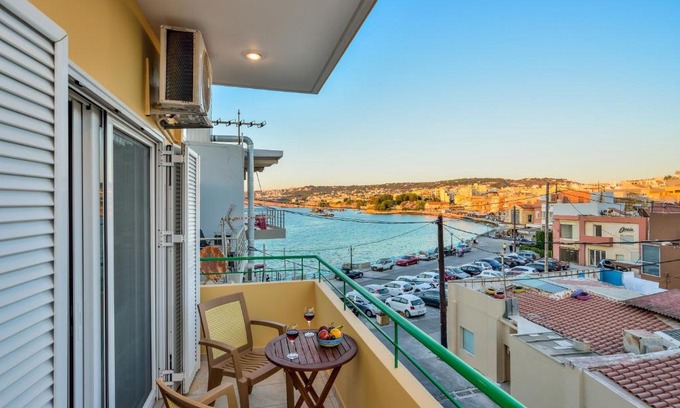 Old Town Apartment | SEASIDE Old venetian harbour 2nd floor
