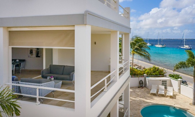 Playa Apartment | Seaside Queen Suite in Kralendijk