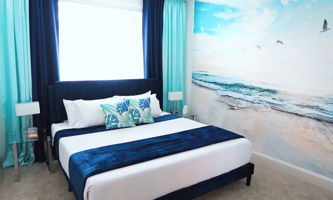 Deerwood Apartment | Seaside Retreat 1BD Lux King in Southeast Jax with Balcony