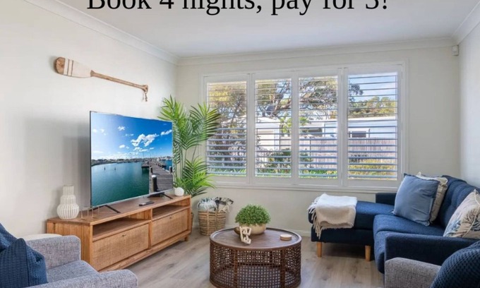 Shellharbour House | Seaside Retreat - Escape on Addison