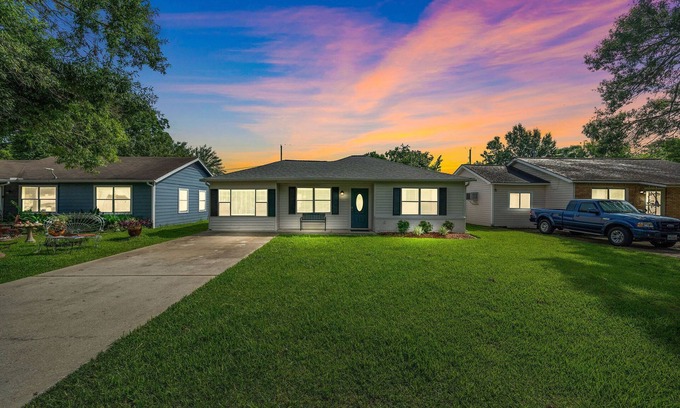 Bay Front To La Porte House | Seaside Serenity at Sylvan Beach Haven!