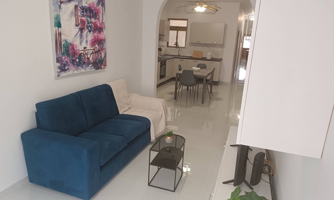 Marsalforn Apartment | Seaside Stylish and Spacious 2-Bedroom Apartment