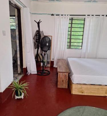 Kilifi Ski Chalet | Seaside Tranquil Beach studio