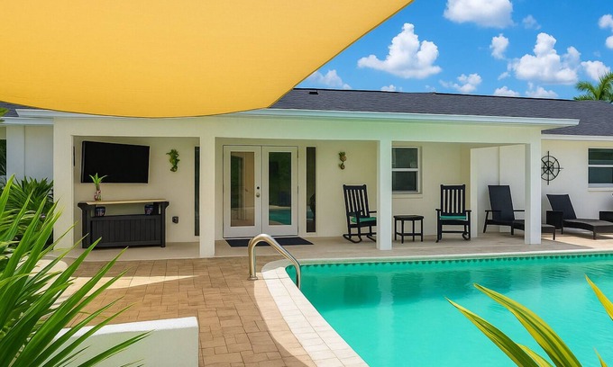 Gulf Cove House | Seasonal Escape Waterfront+Pool