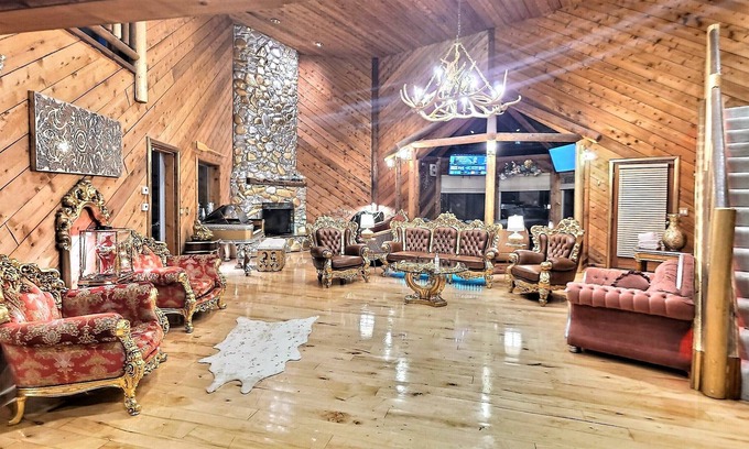 Sammamish Villa | Seattle Golden Millionaire Mansion