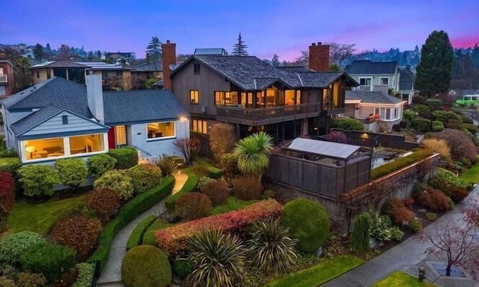 Magnolia House | Seattle Vacation Home: Magnolia home with a beautiful view!