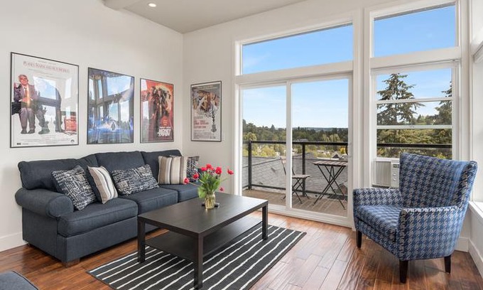 Mann House | Seattle Vacation Home: The Depot