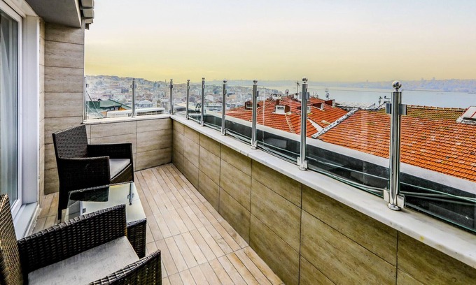 Uskudar Apartment | Seaview Balcony Flat 5 min to Uskudar