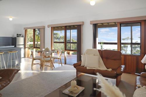 Lorne House | Seaview Cottage