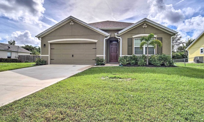 Sebastian Highlands House | Sebastian Retreat w/ Patio < 9 Mi to Beach!