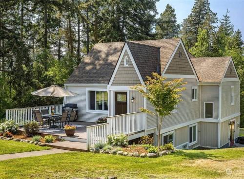 Friday Harbor House | Secluded 4BR Nestled in Woods-Hot Tub/Dog Friendly