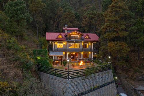 Kasauli Villa | Secluded, 5 Bedroom Villa With Open Deck And Scenic Views