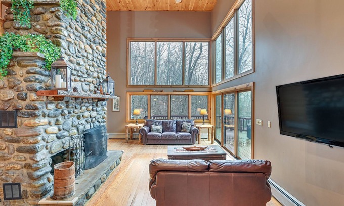 Gloversville Cabin | Secluded Adirondack Cabin ~ 5 Mi to Sacandaga Lake