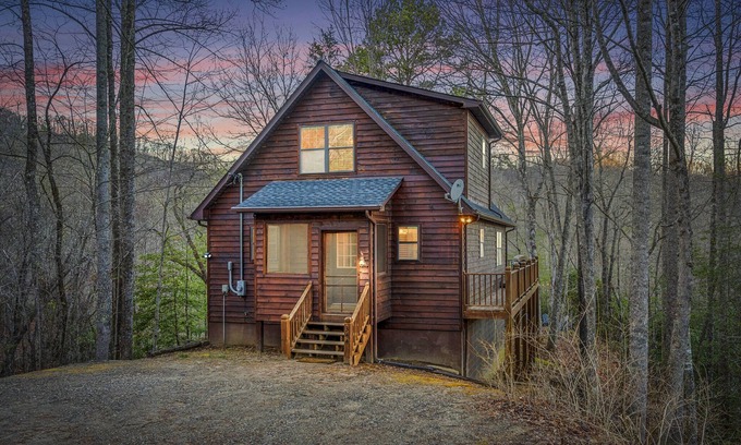Robbinsville Cabin | Secluded Cabin: Mountains, Hot Tub, Wi-fi, Firepit
