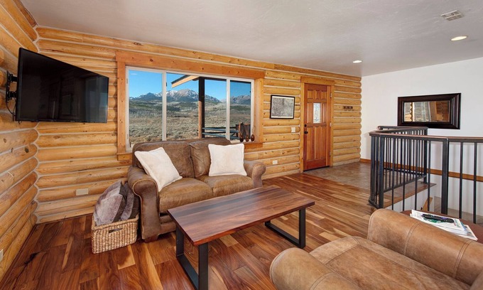 Silverthorne House | Secluded Dog Friendly, Single Family Home with Mountain Views - Nearby Resorts