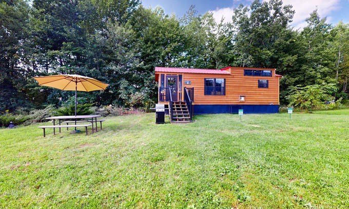 Hector House | Secluded dog-friendly home with loft, firepit, grill, deck, streaming, kitchen