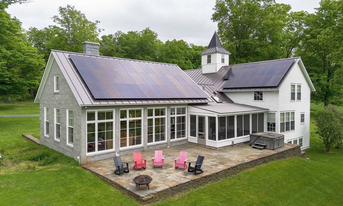 Williamstown House | Secluded Estate: Hot Tub, Walking Path To Downtown