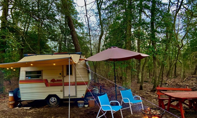 Ocean View House | Secluded glamping, AC, full bath, 7 minutes to beaches, Jacuzzi, pet-friendly