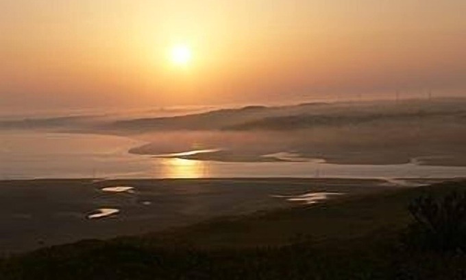 Lelant Apartment | Secluded Ground floor Apartment With Sea Views On Golf Course.