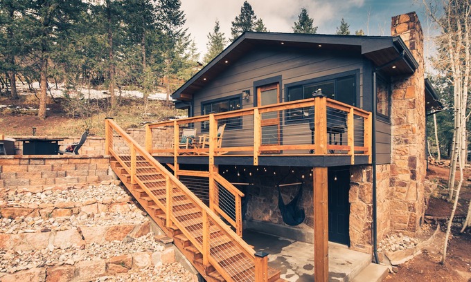 Cascade-Chipita Park House | Secluded Luxury Cabin w/Hot Tub, Hiking & Hammocks