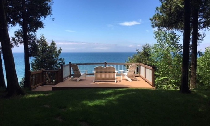 Manistee Cottage | Secluded Lake Michigan Frontage