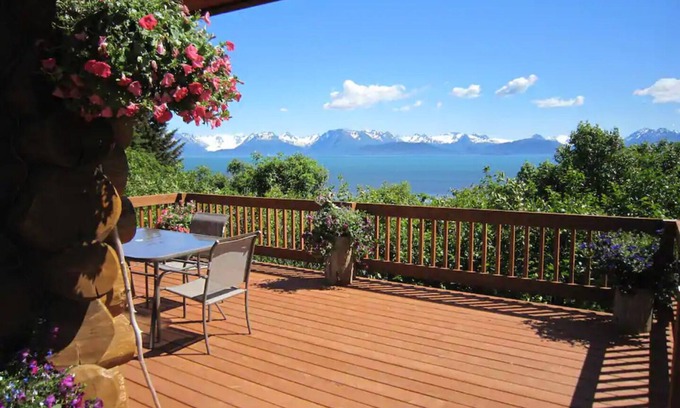Nikolaevsk House | Secluded Log Home Close to Town Right on Ocean