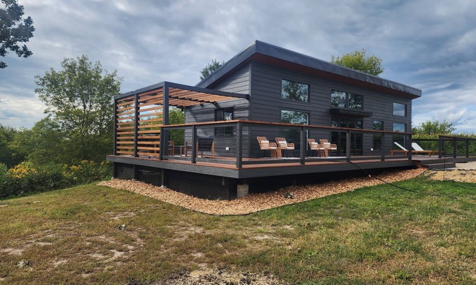 Marshland Cabin | Secluded Modern Cabin with Bluff Views, Hot Tub, Fire Pit.