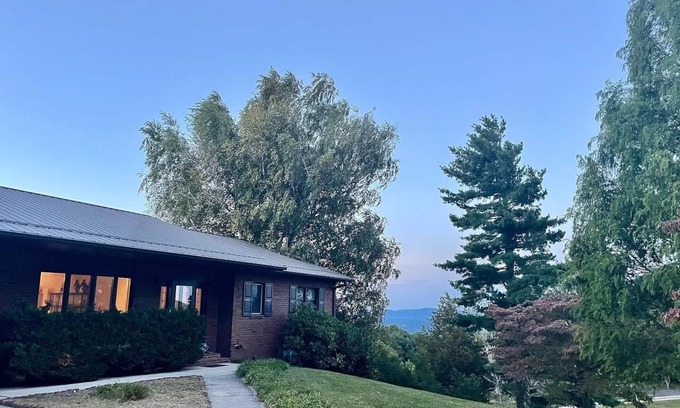 North Charleston House | Secluded Mountain Retreat w/360° Views & Fire Pit