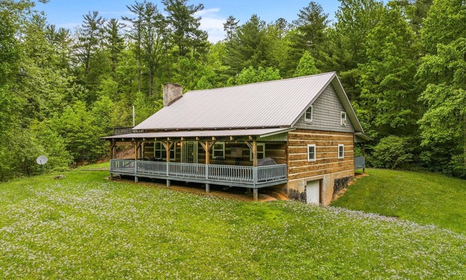 Hartford House | Secluded Mountain Top Retreat with Game Room - your private adventure awaits!