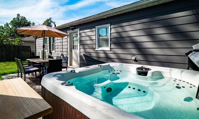 Parma Heights Apartment | Secluded & Renovated Home With Backyard & Hot Tub!