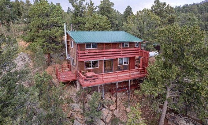 Rainbow Valley Cabin | Secluded Rustic Mountain Cabin!