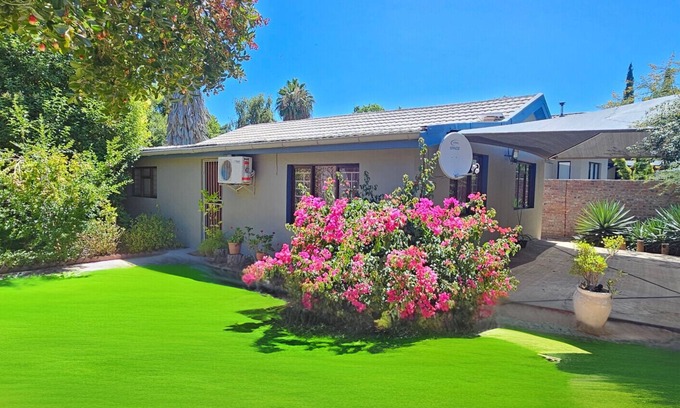 Oudtshoorn Cottage | Secluded Self Gatering Garden Cottage with own private entrance and yard