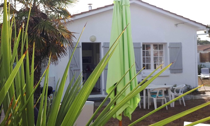 La Tranche-sur-Mer House | Secluded with loads of privacy, 6-minute walk to beach up to 6 people,