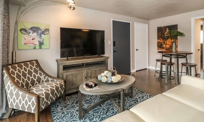 West Plaza Condo | Second Floor 2KingBR/1BTH-Greta Plaza Location!
